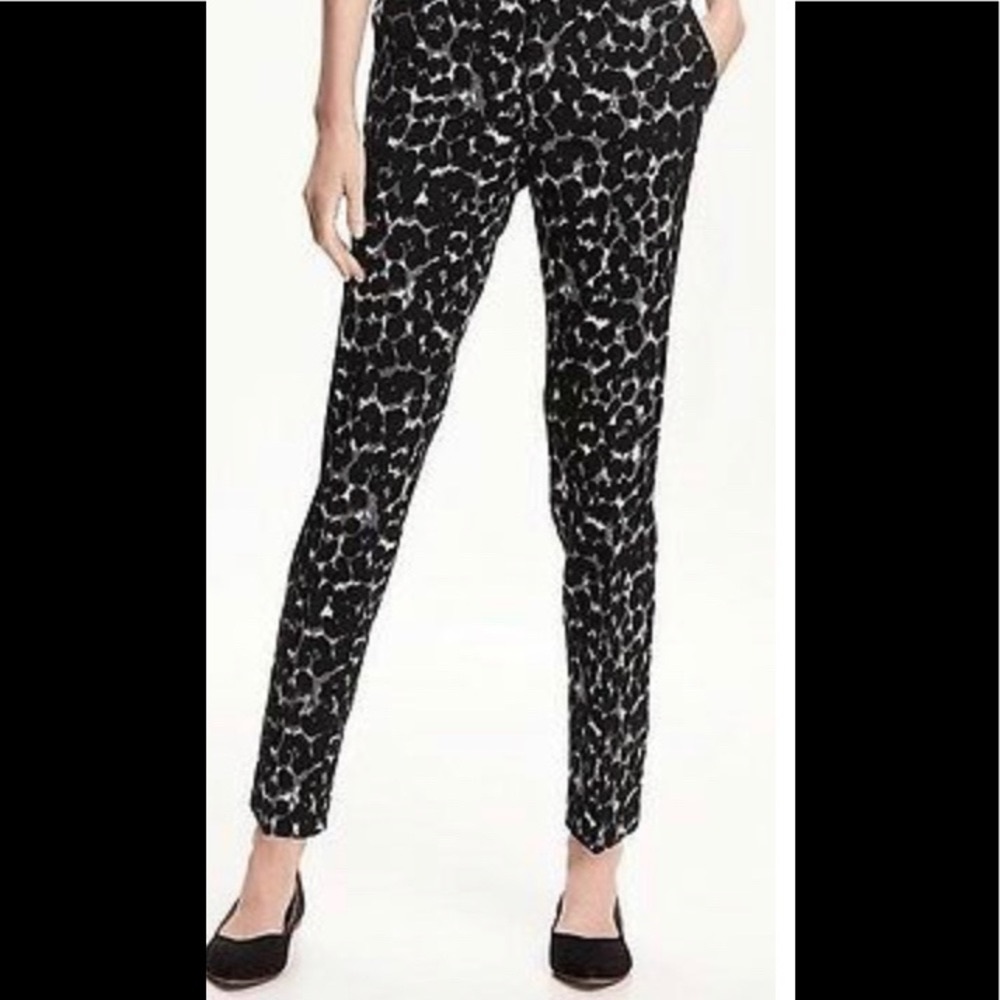 Old Navy Blk & Grey Leopard Print Cropped …